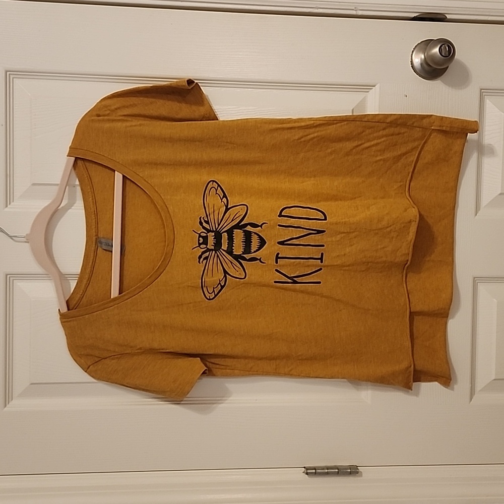 Bee Kind Women's soft tee 🤦‍♀️